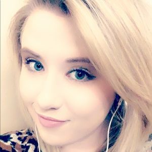 Meet your Posher, Caitlin